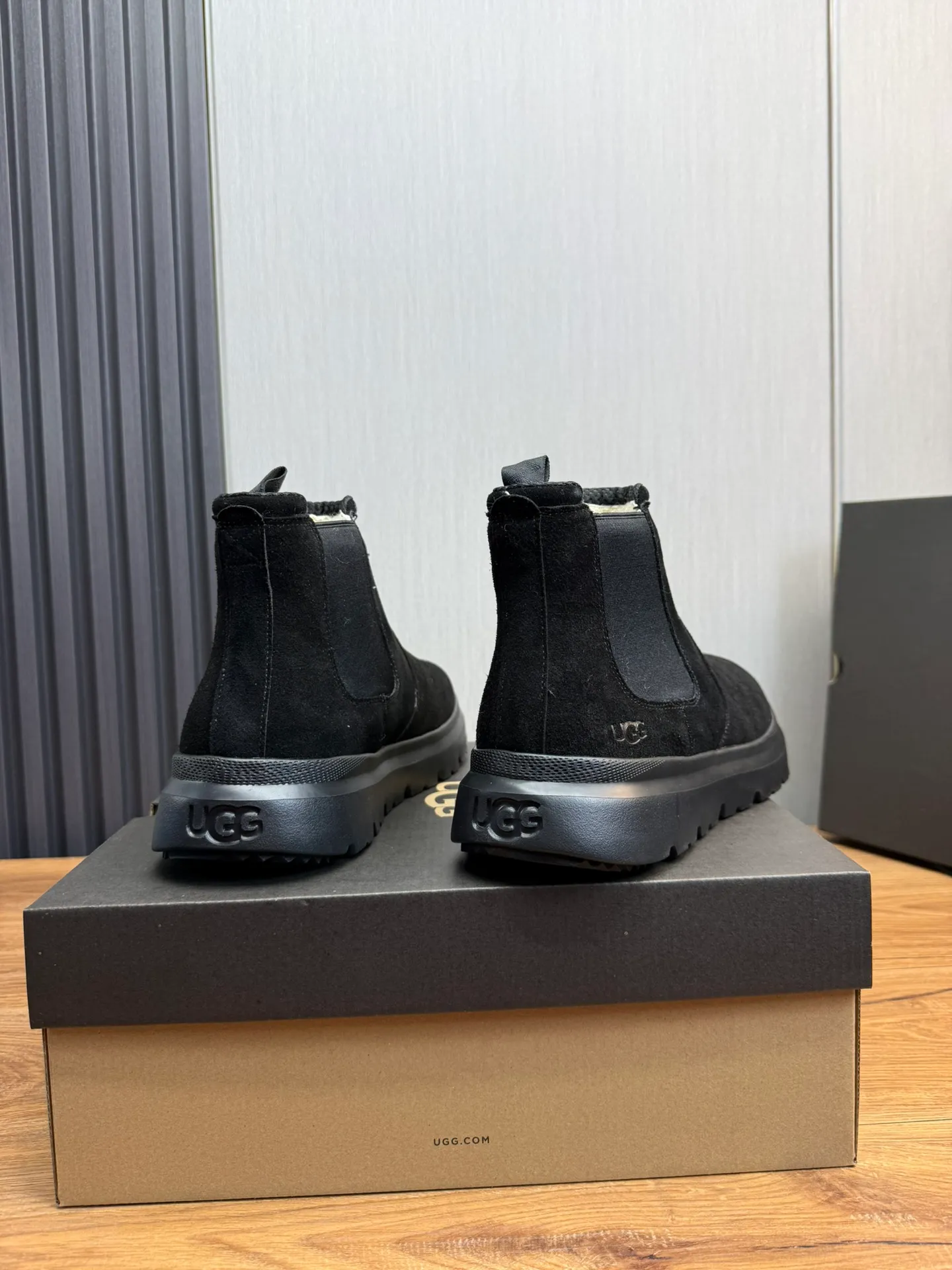 Men's shoes 💰480💰 [UGG] Hot winter warm boots 🐑Purely hand-stitched! Simple and stylish design, frosted cowhide➕Comfortable and warm wool➕UGG original outsole‼ ️Soft and comfortable to wear, with good warmth retention and excellent foot feel. 41-47 positive code